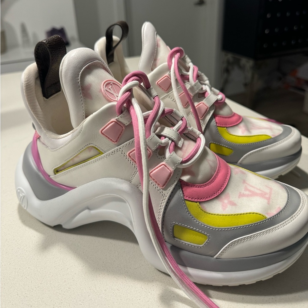 Original LOUIS VUITTON Sneakers - Picture 2 of 4